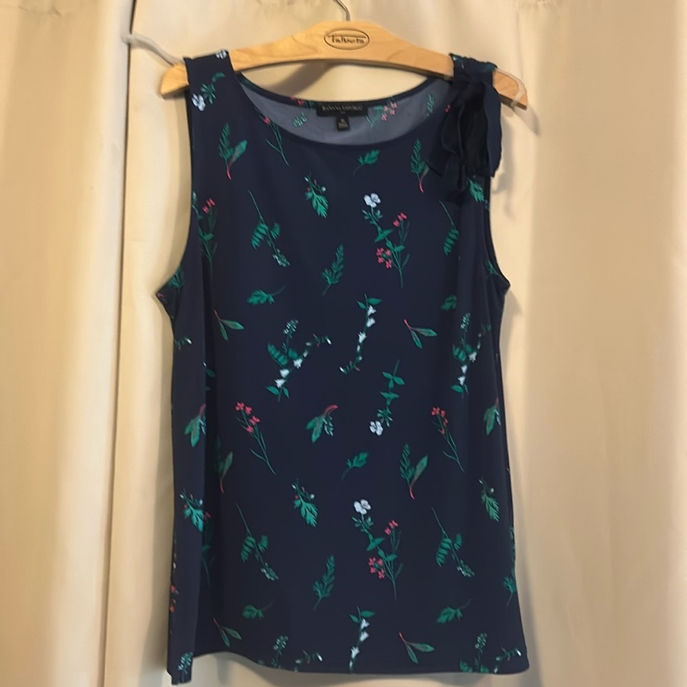 Banana Republic M sleeveless shirt